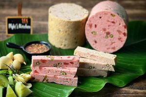 Sau sinh có ăn được chả bò không