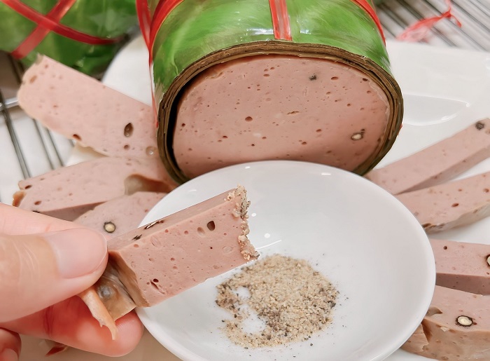 Chủ cơ sở chả bò Nguyễn Thanh Tâm